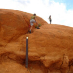 I piccoli se la cavano meglio dei grandi... Up to the Slickrock Cutoff on Shakespeare Arch and Sentinel Trail in Kodachrome Basin State Park in Utah USA