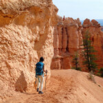 In cammino sul Peek-A-Boo Loop Walking Peekaboo Loop in Bryce Canyon National Park in USA