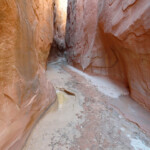 I narrows della Dry Fork sono lunghi poco più di mezzo miglio… Hiking Dry Fork Narrows in the Dry Fork of Coyote Gulch in Grand Staircase Escalante National Monument in Utah USA