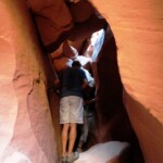 Non si deve salire al di sopra dei massi The boulders inside Spooky Gulch in the Dry Fork of Coyote Gulch in Grand Staircase Escalante National Monument in Utah USA