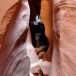 La cosa richiede una particolare attenzione The section of Spooky Gulch Slot Canyon under the boulders in the in the Dry Fork of Coyote Gulch