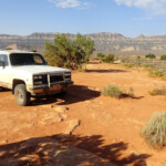 Vediamo la macchina di Mr Shawn di Escape Goats 4WD Car Mr Shawn of Escape Goats at Dry Fork Trailhead in Grand Staircase Escalante NM in Utah USA