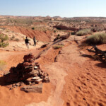 Improvvisamente appare una gola profonda At the start of the Ravine between the Dry Fork Trailhead and the bottom of Dry Fork in Grand Staircase Escalante NM in Utah USA