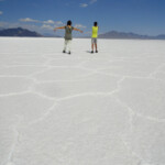 Sono due le aree di Bonneville Salt Flats accessibili facilmente ai visitatori Silver Island Mountains and Floating Island from Bonneville Salt Flats near Wendover Utah United States of America
