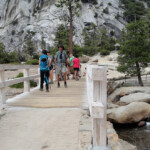 Il ponticello sul Merced River Footbridge at the Top of Nevada Fall Yosemite NP CA USA