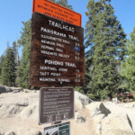 Siamo al trailhead Panorama Trailhead Glacier Point Yosemite NP California USA