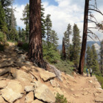Per ora la giornata è soleggiata Panorama Trail between Glacier Point and Illilouette Creek in Yosemite NP California USA