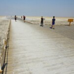 Ed il posto è frequentato... Boardwalk at Badwater Parking Area Death Valley National Park California USA