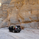 Strada e greto del canyon divengono un tutt’uno… Driving to the heart of Titus Canyon in Death Valley National Park California
