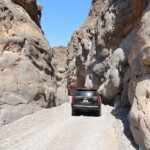 L’ultimo tratto all’interno del canyon, c’è giusto lo spazio per l’auto... Easy driving in Titus Canyon Narrows in Death Valley National Park California