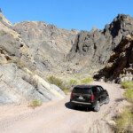 Entriamo nei narrows del Leadfield Canyon Entering the narrows of Leadfield Canyon Titus Canyon Road in Death Valley National Park California