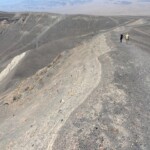 Il cammino continua sempre facile On the Eastern Ridge of Ubehebe Crater Death Valley National Park California USA