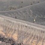Sul bordo di Little Hebe Ubehebe Crater Death Valley National Park California USA