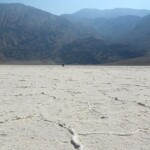 Sulla via del ritorno Walking back to the trailhead Badwater Salt Flats Hike Death Valley National Park California USA