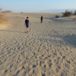 In marcia First steps on the sand in Mesquite Flat Dunes Death Valley National Park California USA