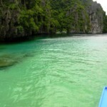 Entriamo nel canale che porta alla Big Lagoon Entering Big Lagoon of El Nido in Bacuit Bay, Palawan, Philippines