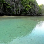 Il canale di accesso alla Big Lagoon con la bassa marea Entrance to Big Lagoon of Miniloc Island at Low Tide