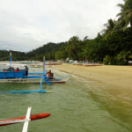 Come trovare una barca? Looking for a Boat on Main Beach of Port Barton Palawan Philippines