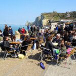 Café sul lungomare di Étretat Bar Restaurant, Seafront Promenade, Etretat, Normandie, France