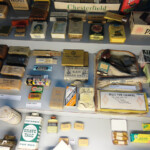 Le sigarette americane, le cicche, i preservativi... Cigarettes Condoms Second World War, Airborne Museum, Sainte Mere Eglise, France