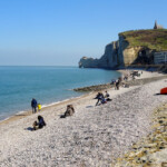 Falesia d’Amont dal lungomare di Étretat, Normandie Falaise Amont from la plage, Etretat, Normandie, France