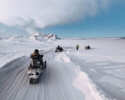 Islanda: le 5 Migliori Escursioni in Motoslitta e Trekking sui Ghiacciai da Reykjavik Islanda: le 5 Migliori Escursioni in Motoslitta e Trekking sui Ghiacciai da Reykjavik